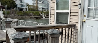 Waterfront 1-bedroom cottage with dock in charming Fairfield