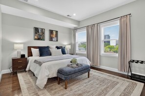 2 bedrooms, desk, iron/ironing board, travel cot - Luxe Private Rooftop Retreat Near NYC - 10 mins to Holland Tunnel (Jersey City)