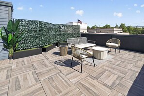 Terrace/patio - Luxe Private Rooftop Retreat Near NYC - 10 mins to Holland Tunnel (Jersey City)