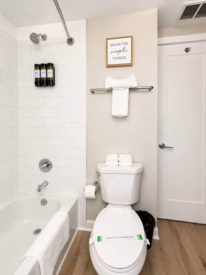 Hair dryer - New! AMZN HQ-Luxe DCA-Captivating View- DC Airport (Arlington)