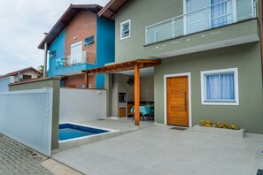 Exterior - Casa com Área Gourmet a 350m da Praia de Maresias (São Sebastião)