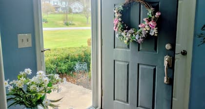 Jayne's Timeless Treasures 1-Bedroom Bed and Breakfast in charming Port Matilda
