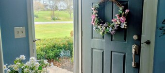 Jayne's Timeless Treasures 1-Bedroom Bed and Breakfast in charming Port Matilda