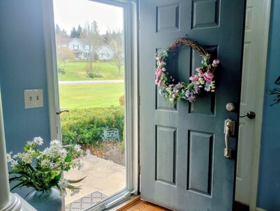 Jayne's Timeless Treasures 1-Bedroom Bed and Breakfast in charming Port Matilda