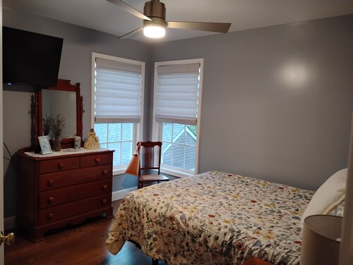 Jayne's Timeless Treasures 1-Bedroom Bed and Breakfast in charming Port Matilda