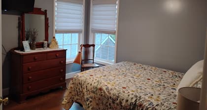 Jayne's Timeless Treasures 1-Bedroom Bed and Breakfast in charming Port Matilda