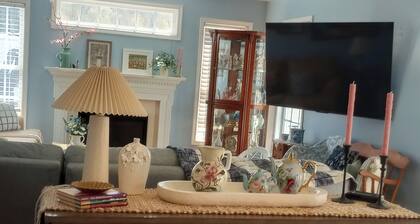 Jayne's Timeless Treasures 1-Bedroom Bed and Breakfast in charming Port Matilda