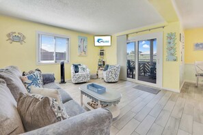 TV, offices - A Relaxing  Place to Stay near the Beach with Pool (North Myrtle Beach)