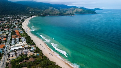 Casa com rea Gourmet a 350m da Praia de Maresias