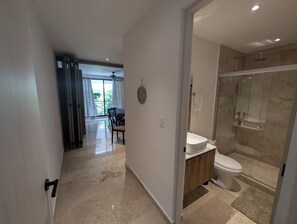 Handtücher, Seife, Toilettenpapier