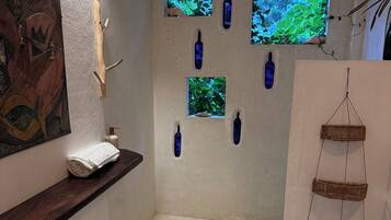 Serviettes fournies, savon, papier toilette