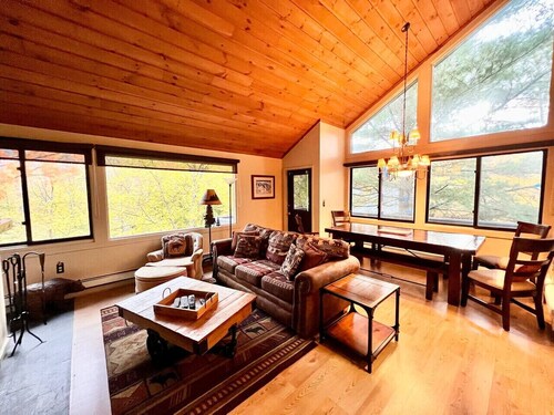 3BR Townhouse Sleeps 8 with Pool, Hot Tub, Tennis and Private Deck