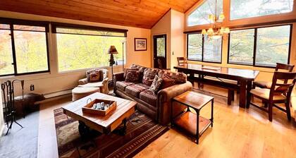 3BR Townhouse Sleeps 8 with Pool, Hot Tub, Tennis and Private Deck
