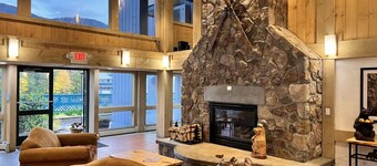3BR Townhouse Sleeps 7 | Private Deck | Across from Loon | Pool & Hot Tub
