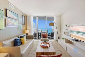 TV, offices - Sunlit Retreat with Ocean Views & Modern Comfort (Hollywood)