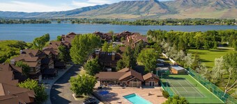 Lakeside Getaway LS14 | Dog-Friendly | Pool