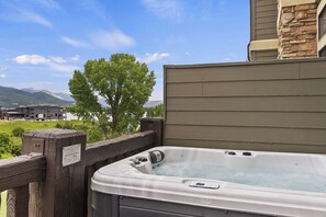 Bañera de hidromasaje exterior