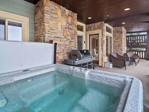 Terrace/patio - Mountain Pass Retreat LS54 | Hot Tub| Lakefront (Huntsville)