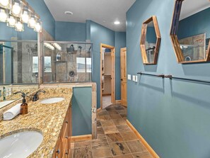 Shower, jetted bath, towels - Mountain Pass Retreat LS54 | Hot Tub| Lakefront (Huntsville)