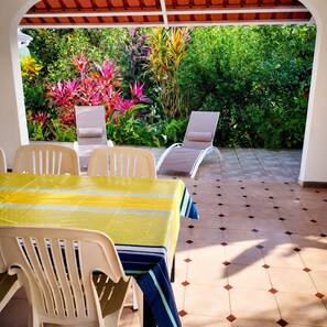Outdoor dining - Vrbo Property (Ducos)