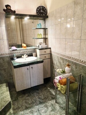 Bathroom - Vrbo Property (Ducos)