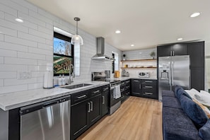 A modern kitchen with a dishwasher, stove, microwave, and refrigerator. - Epic Rooftop Views - Luxury DT FLAG - 2 King Beds (Flagstaff)
