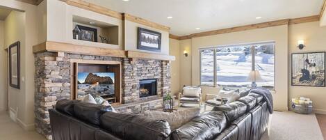Smart TV, fireplace