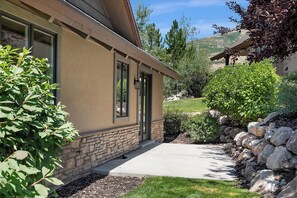 Exterior detail - Piney Ridge: TR6 | Hot Tub | Pet-Friendly | Pool (Eden)