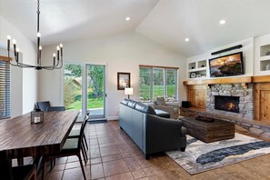 Interior - Piney Ridge: TR6 | Hot Tub | Pet-Friendly | Pool (Eden)
