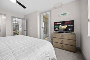Bügeleisen/Bügelbrett, Reisekinderbett, kostenloses WLAN, Bettwäsche