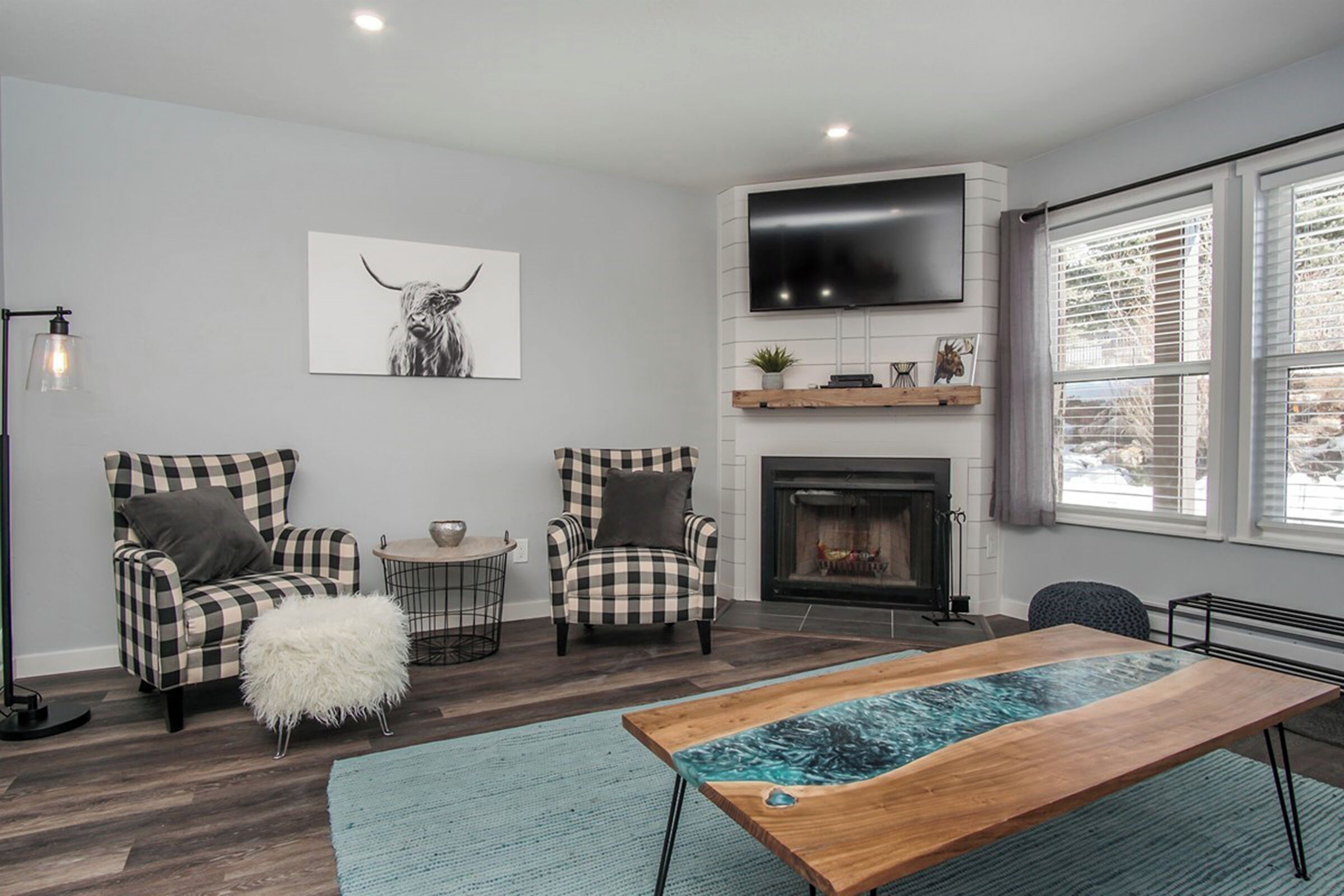 Smart TV, fireplace, table football, ping pong