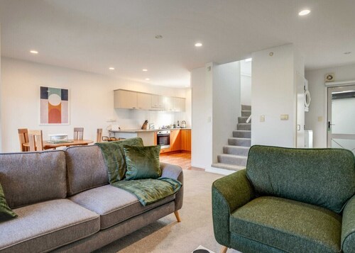 Henderson Retreat 3BR Townhouse with Parking