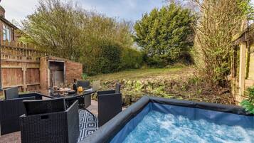 Rumah, 3 kamar tidur, patio | Bathtub spa outdoor