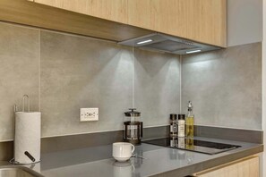 Fridge, microwave, stovetop, coffee/tea maker - w* | Amazing & Cozy Loft in the Heart of Bogotá (Bogotá)