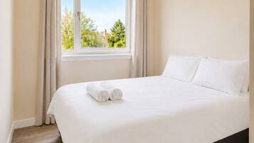 3 bedrooms, iron/ironing board, WiFi, bed sheets