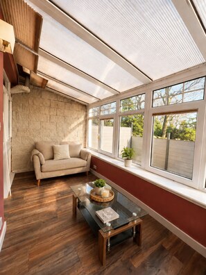 Smart TV - Lovely House in Prestigious West End. 2 Free Parking Spots, Fast WiFi, Smart TV (Aberdeen)