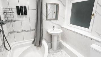 Toallas, jabón, papel de baño