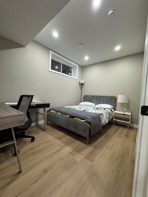 2 chambres, fer et planche à repasser, Wi-Fi, draps fournis
