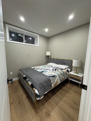 Room - The Urban Retreat (Calgary)