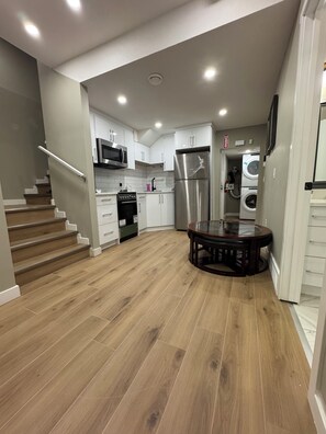 Private kitchen - The Urban Retreat (Calgary)