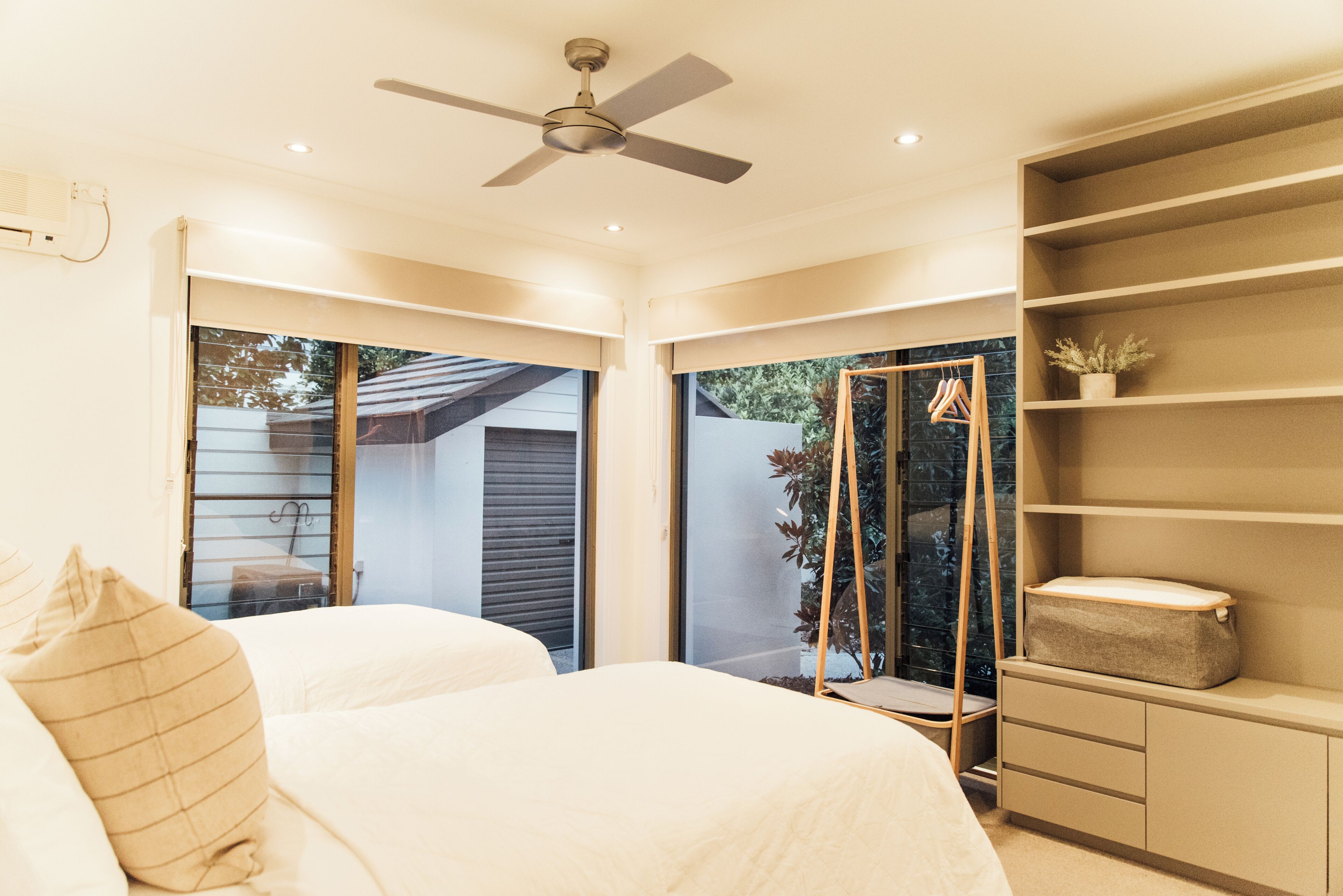 5 habitaciones, tabla de planchar con plancha y wifi gratis 