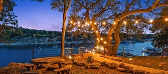 Lake Travis Private Dock + Boat Slip + Hot Tub
