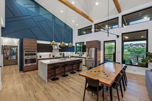 Dining - The Birdhouse, deep cove, boatslip and ramp!  Outdoor dining, spa and games! (Briarcliff)