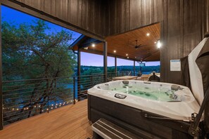 Outdoor spa tub - The Birdhouse, deep cove, boatslip and ramp!  Outdoor dining, spa and games! (Briarcliff)