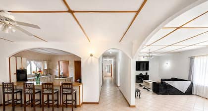 Soothing 3-bedroom apartment in amazing Luderitz city center