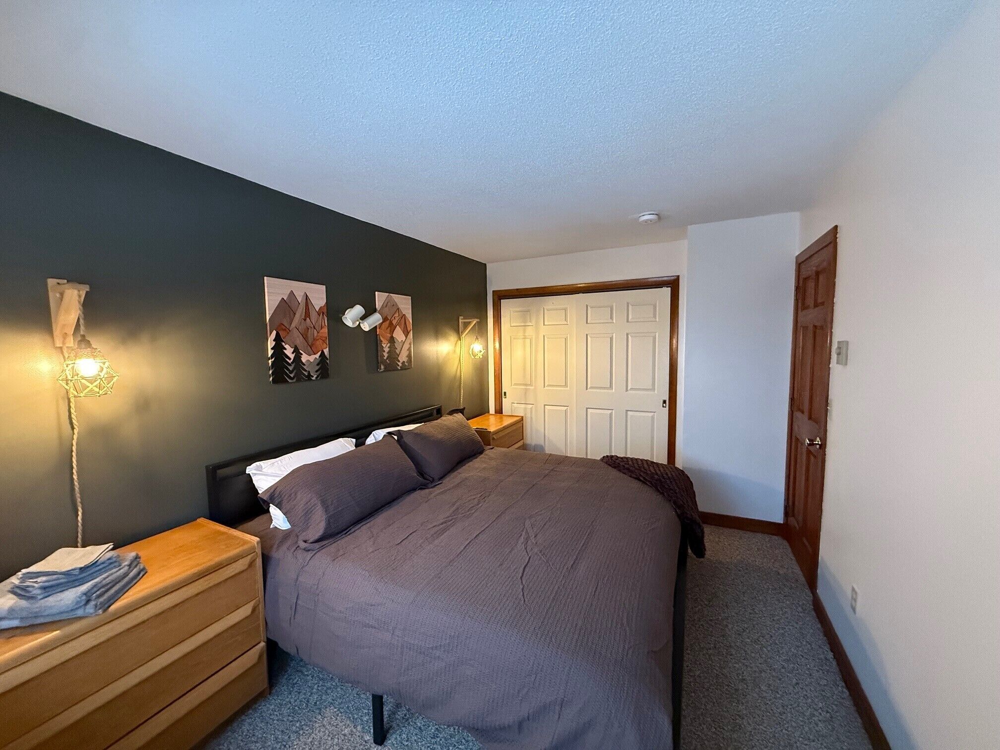 2 bedrooms, iron/ironing board, free WiFi, bed sheets