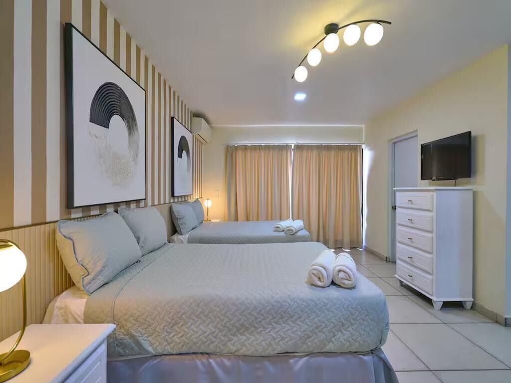 1 habitación, tabla de planchar con plancha, wifi y ropa de cama 