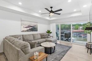 TV - Stylish 3BR Condo - LAKE VIEW - Lake Ozark (Missouri)
