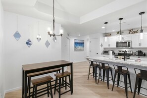 Dining - Stylish 3BR Condo - LAKE VIEW - Lake Ozark (Missouri)