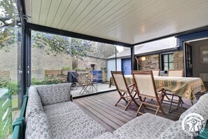Outdoor dining - Vrbo Property (CANCALE)